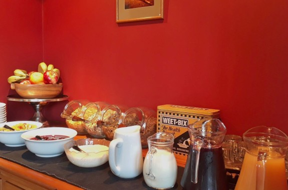 dining room breakfast bar