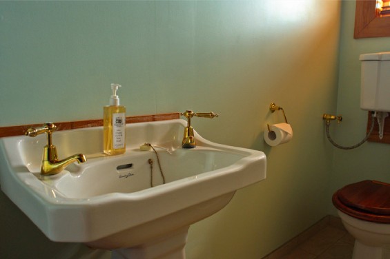 Standard Room 1 bathroom